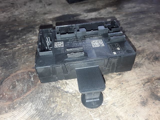 bontott SKODA OCTAVIA III Jobb első Ajtó Vezérlőegység