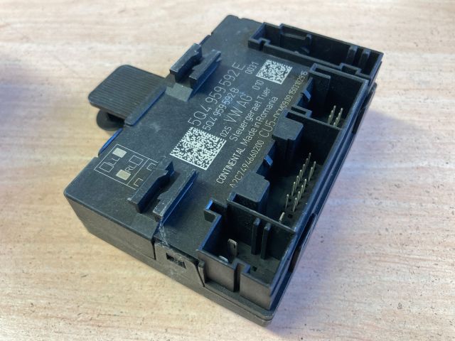 bontott SKODA OCTAVIA III Jobb első Ajtó Vezérlőegység