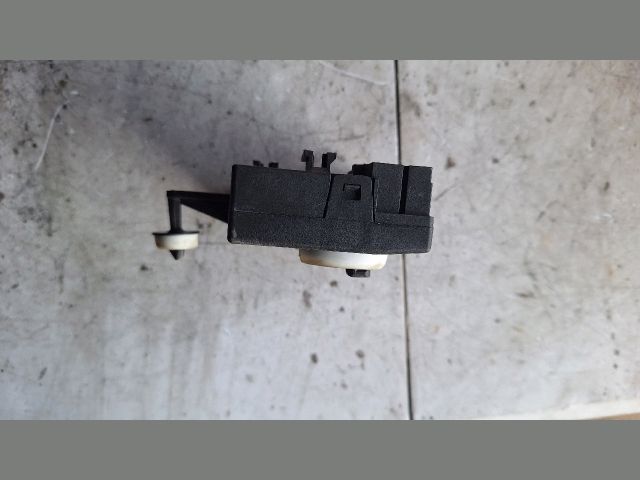 bontott SKODA OCTAVIA III Jobb első Ajtó Vezérlőegység