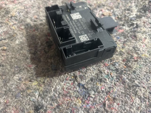 bontott SKODA OCTAVIA III Jobb első Ajtó Vezérlőegység