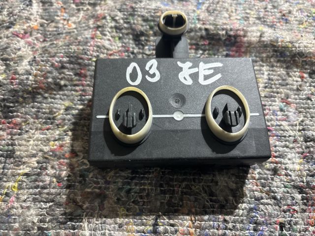 bontott SKODA OCTAVIA III Jobb első Ajtó Vezérlőegység