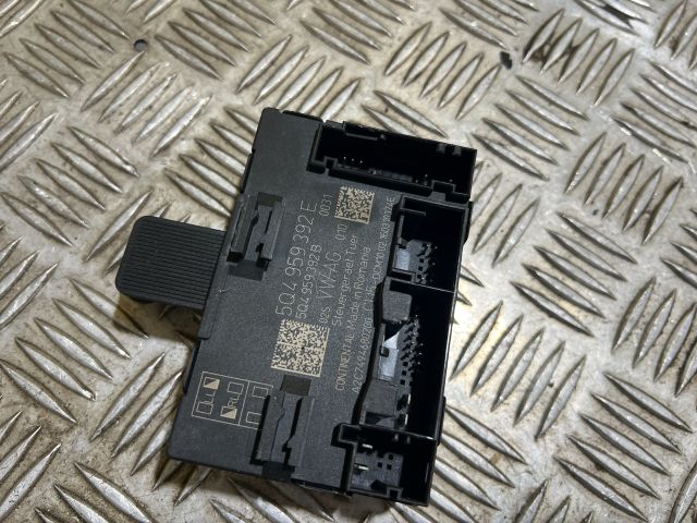 bontott SKODA OCTAVIA III Jobb első Ajtó Vezérlőegység