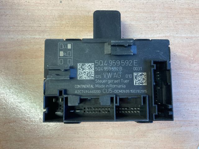 bontott SKODA OCTAVIA III Jobb első Ajtó Vezérlőegység