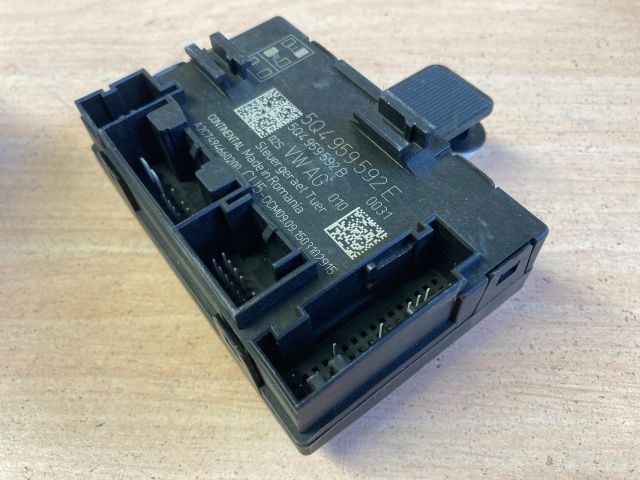 bontott SKODA OCTAVIA III Jobb első Ajtó Vezérlőegység