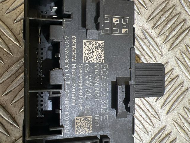 bontott SKODA OCTAVIA III Jobb első Ajtó Vezérlőegység