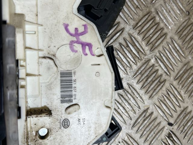 bontott SKODA OCTAVIA III Jobb első Ajtózár