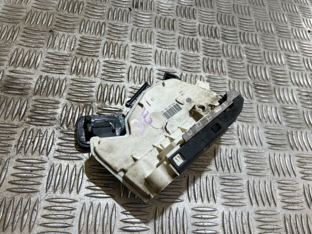 bontott SKODA OCTAVIA III Jobb első Ajtózár