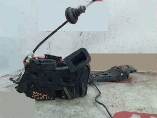 bontott SKODA OCTAVIA III Jobb első Ajtózár