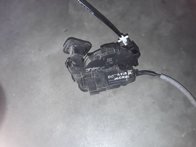 bontott SKODA OCTAVIA III Jobb első Ajtózár