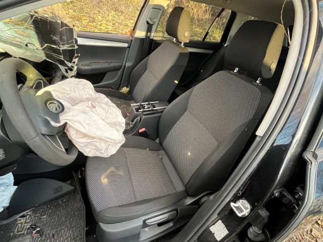 bontott SKODA OCTAVIA III Jobb első Biztonsági Öv Csat