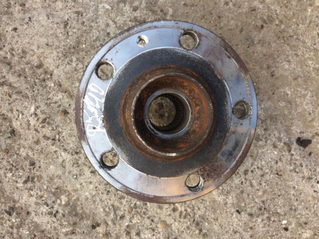 bontott SKODA OCTAVIA III Jobb első Kerékagy