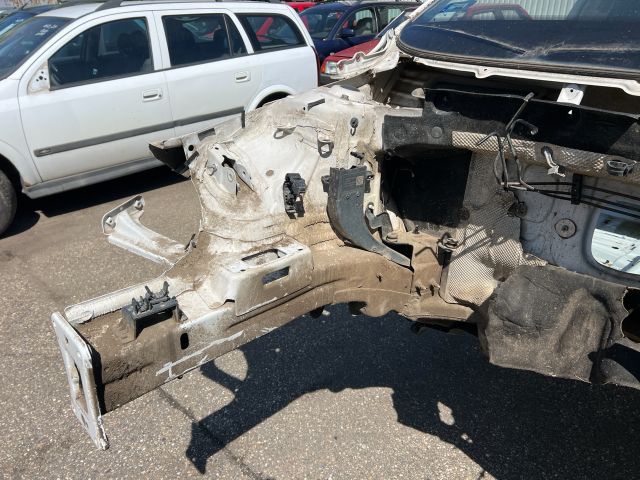 bontott SKODA OCTAVIA III Jobb első Negyed Karosszéria Csomag