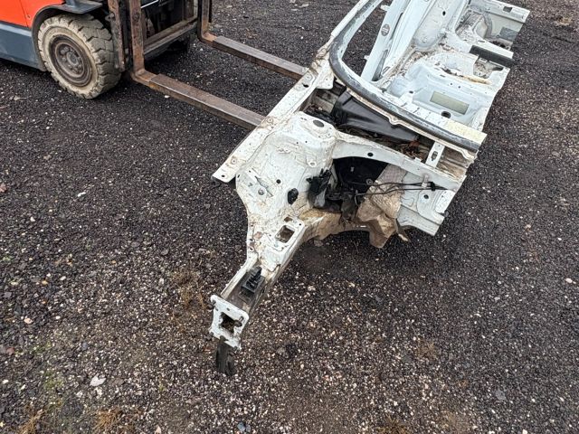 bontott SKODA OCTAVIA III Jobb első Negyed Karosszéria Csomag