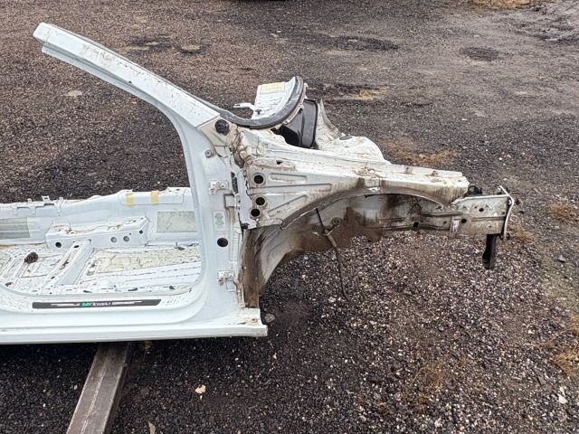 bontott SKODA OCTAVIA III Jobb első Negyed Karosszéria Csomag