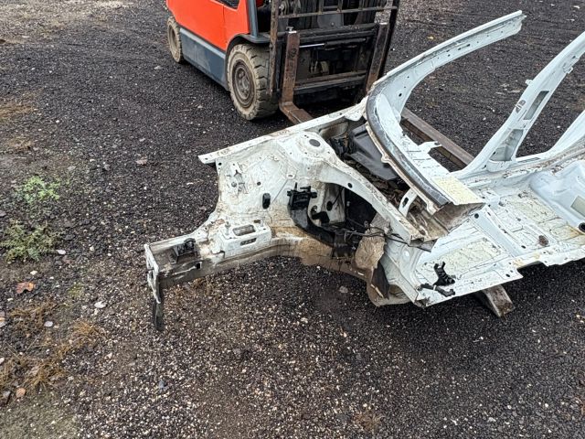 bontott SKODA OCTAVIA III Jobb első Negyed Karosszéria Csomag