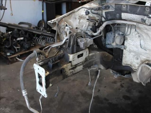 bontott SKODA OCTAVIA III Jobb első Ütközéscsillapító