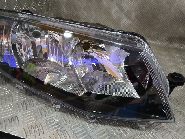 bontott SKODA OCTAVIA III Jobb Fényszóró