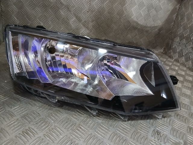 bontott SKODA OCTAVIA III Jobb Fényszóró