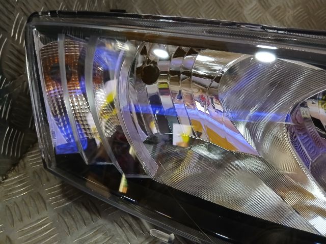 bontott SKODA OCTAVIA III Jobb Fényszóró