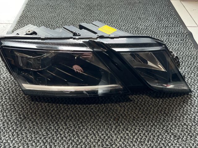 bontott SKODA OCTAVIA III Jobb Fényszóró