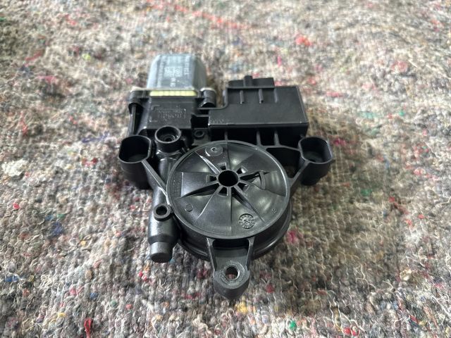 bontott SKODA OCTAVIA III Jobb hátsó Ablakemelő Motor