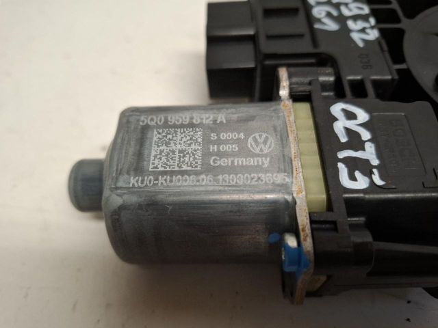 bontott SKODA OCTAVIA III Jobb hátsó Ablakemelő Motor