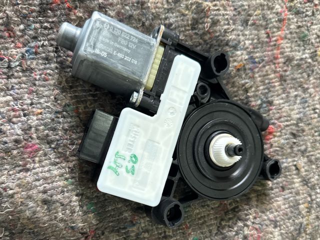 bontott SKODA OCTAVIA III Jobb hátsó Ablakemelő Motor