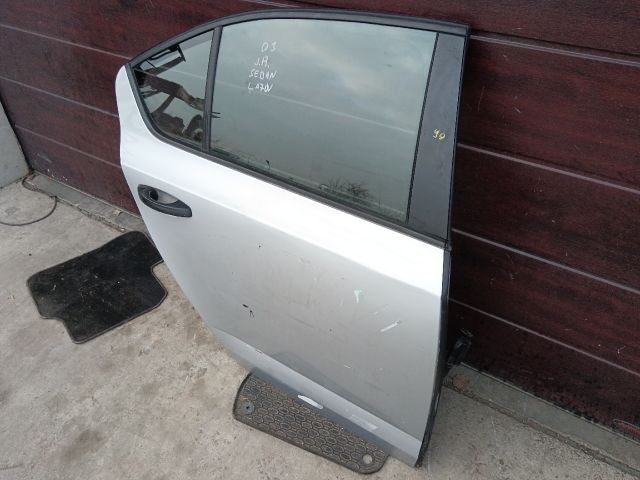 bontott SKODA OCTAVIA III Jobb hátsó Ajtó (Részeivel)