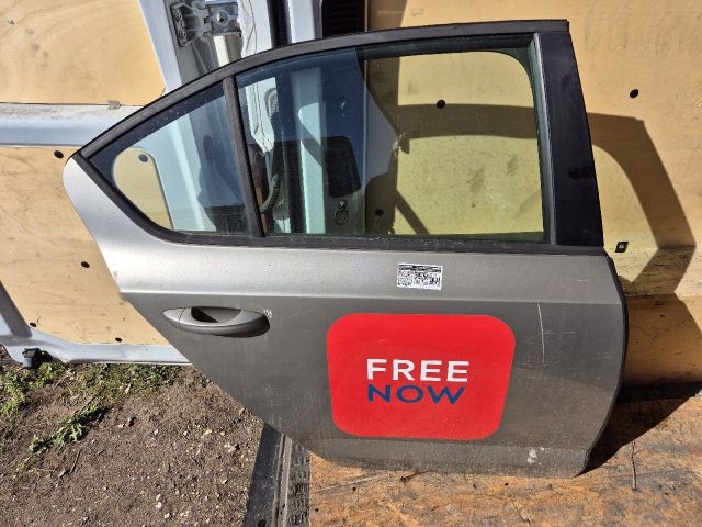 bontott SKODA OCTAVIA III Jobb hátsó Ajtó (Részeivel)