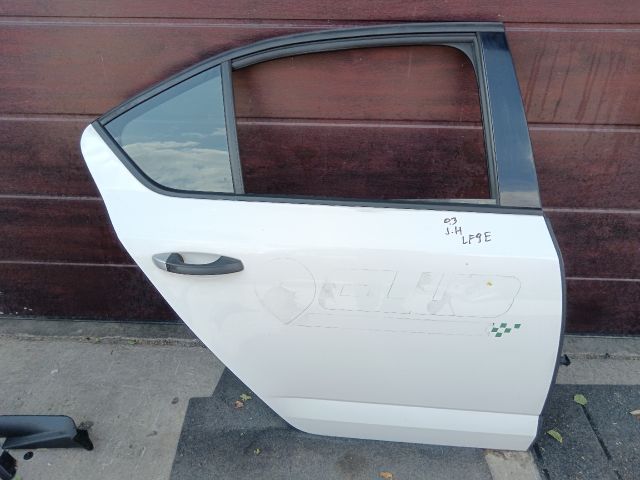 bontott SKODA OCTAVIA III Jobb hátsó Ajtó (Részeivel)