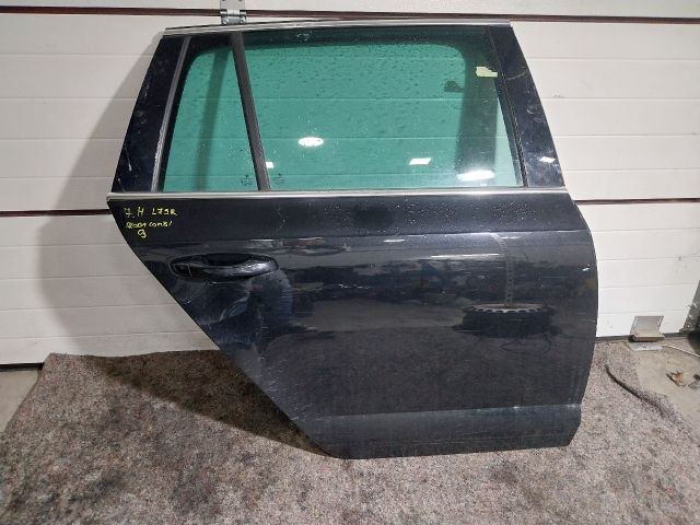 bontott SKODA OCTAVIA III Jobb hátsó Ajtó (Részeivel)
