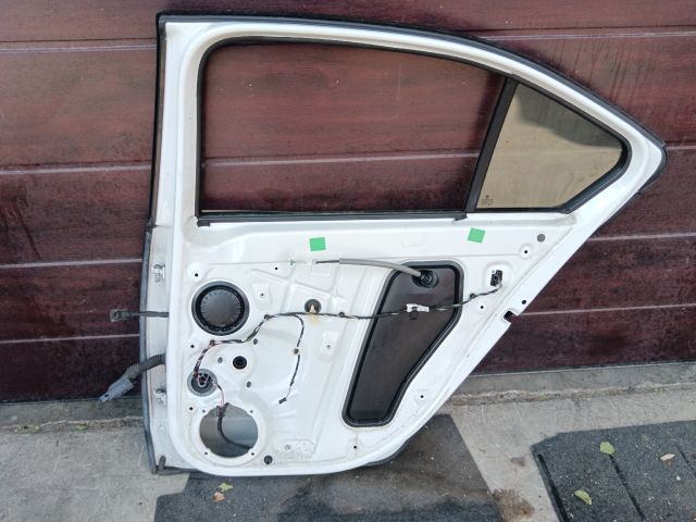 bontott SKODA OCTAVIA III Jobb hátsó Ajtó (Részeivel)