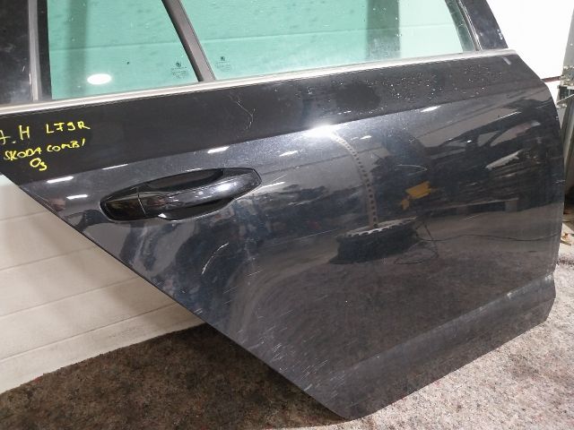bontott SKODA OCTAVIA III Jobb hátsó Ajtó (Részeivel)