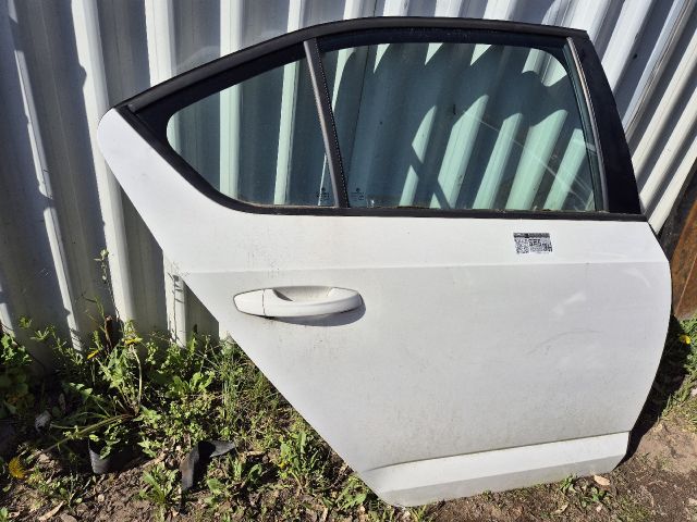bontott SKODA OCTAVIA III Jobb hátsó Ajtó (Részeivel)