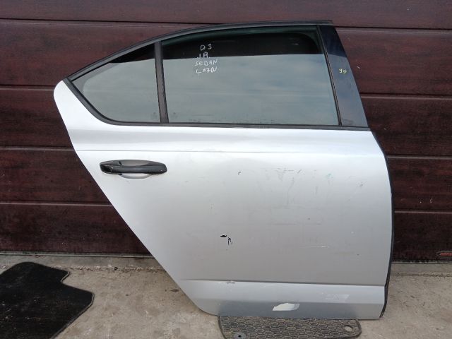 bontott SKODA OCTAVIA III Jobb hátsó Ajtó (Részeivel)