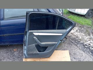 bontott SKODA OCTAVIA III Jobb hátsó Ajtó (Részeivel)