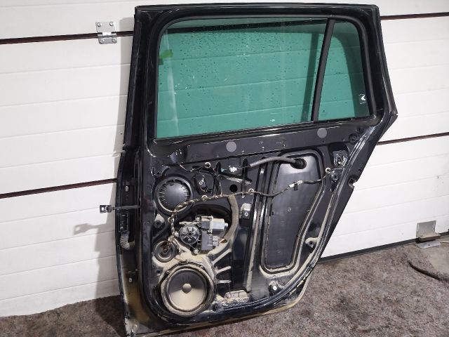 bontott SKODA OCTAVIA III Jobb hátsó Ajtó (Részeivel)