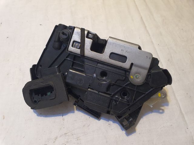 bontott SKODA OCTAVIA III Jobb hátsó Ajtózár