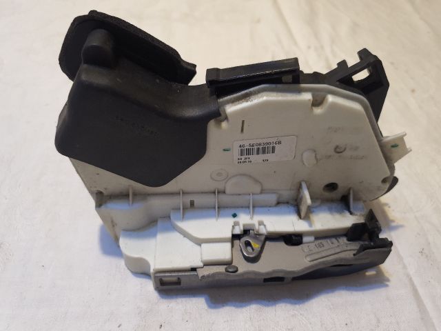 bontott SKODA OCTAVIA III Jobb hátsó Ajtózár