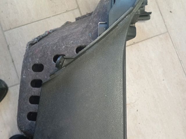 bontott SKODA OCTAVIA III Jobb hátsó Csomagtér Burkolat (Műanyag)