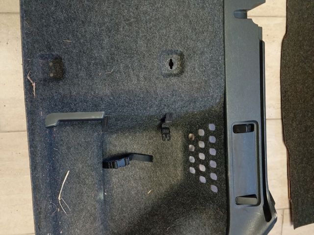 bontott SKODA OCTAVIA III Jobb hátsó Csomagtér Burkolat (Műanyag)