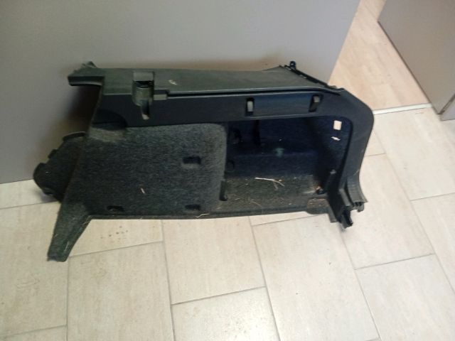 bontott SKODA OCTAVIA III Jobb hátsó Csomagtér Burkolat (Műanyag)