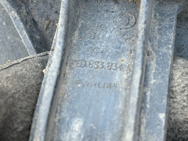 bontott SKODA OCTAVIA III Jobb hátsó Dobbetét (Kerékjárati, Műanyag)