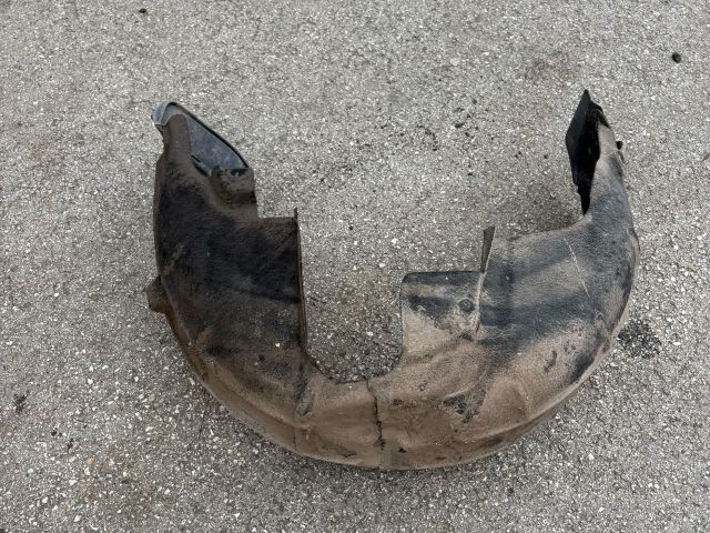 bontott SKODA OCTAVIA III Jobb hátsó Dobbetét (Kerékjárati, Műanyag)