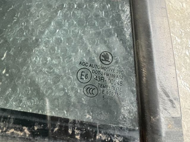 bontott SKODA OCTAVIA III Jobb hátsó Fixüveg (Ajtóban)