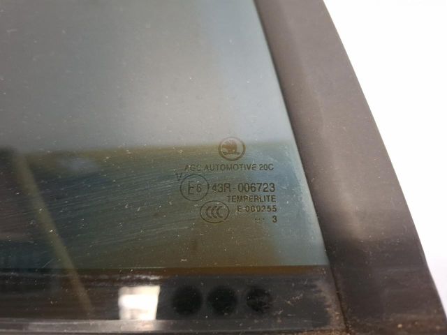 bontott SKODA OCTAVIA III Jobb hátsó Fixüveg (Ajtóban)