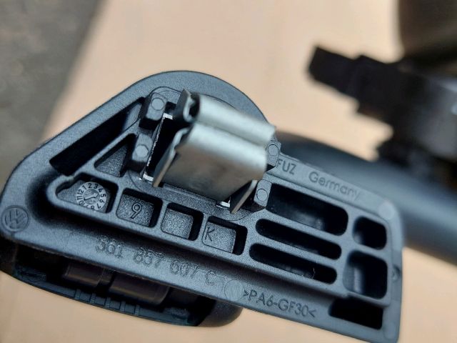 bontott SKODA OCTAVIA III Jobb hátsó Kapaszkodó (Felső)