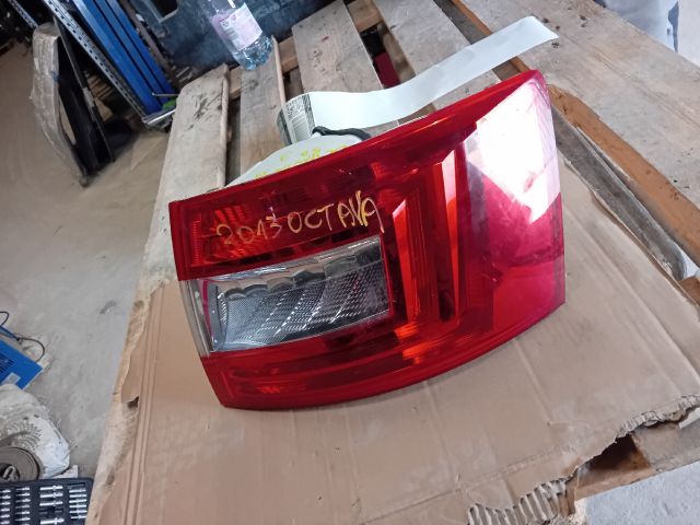 bontott SKODA OCTAVIA III Jobb Hátsó Lámpa