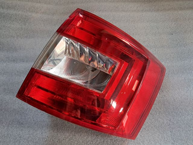 bontott SKODA OCTAVIA III Jobb Hátsó Lámpa