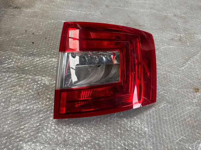 bontott SKODA OCTAVIA III Jobb Hátsó Lámpa